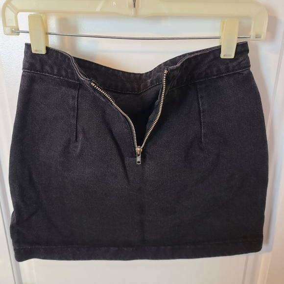 Forever 21 Embroidered Black Denim Skirt Size S - Picture 6 of 6